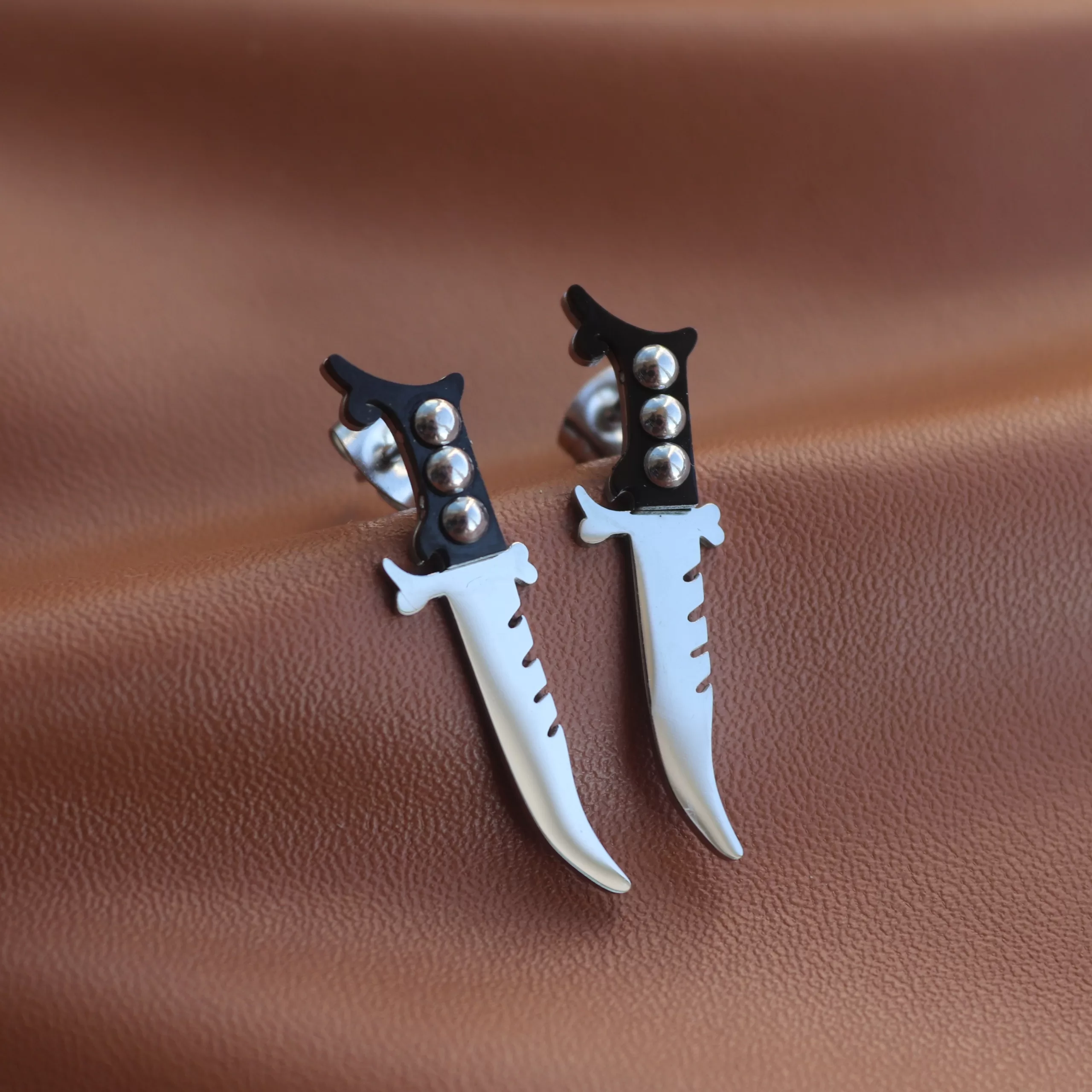 Çelik bıçak küpe Çelik bıçak küpe